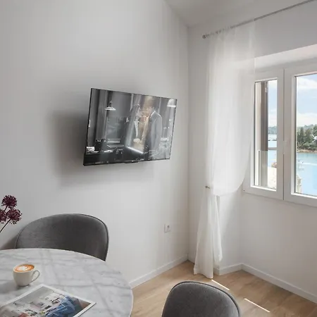 New2024 Mark's Seaview By Irundo * Ρόβινι